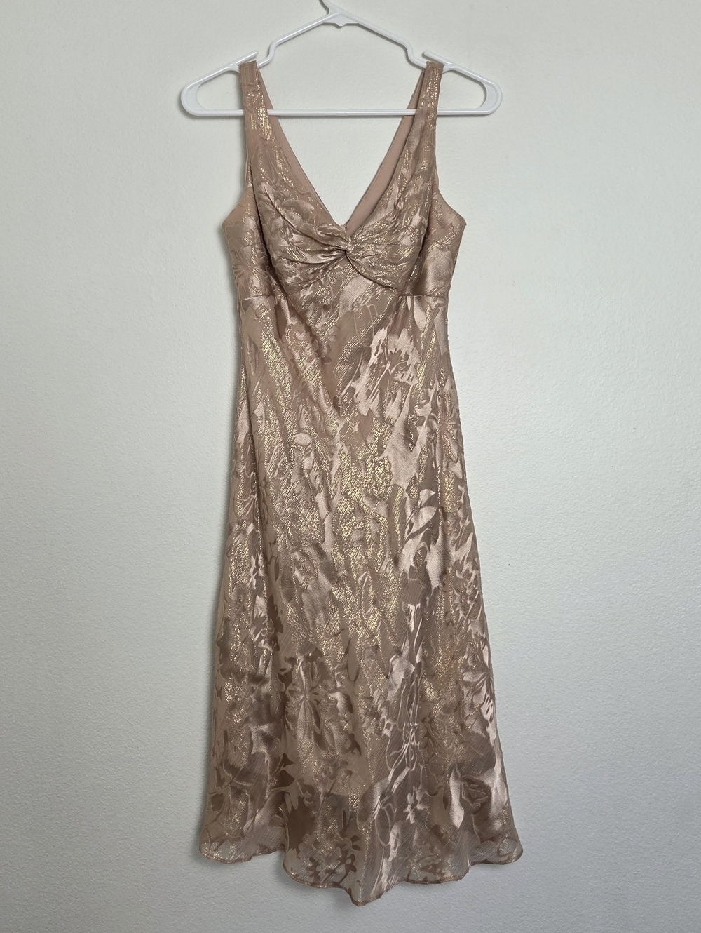 Patra Sleeveless Metallic Vneck Rose Gold-colored Brocade Fabric Dress Size 6